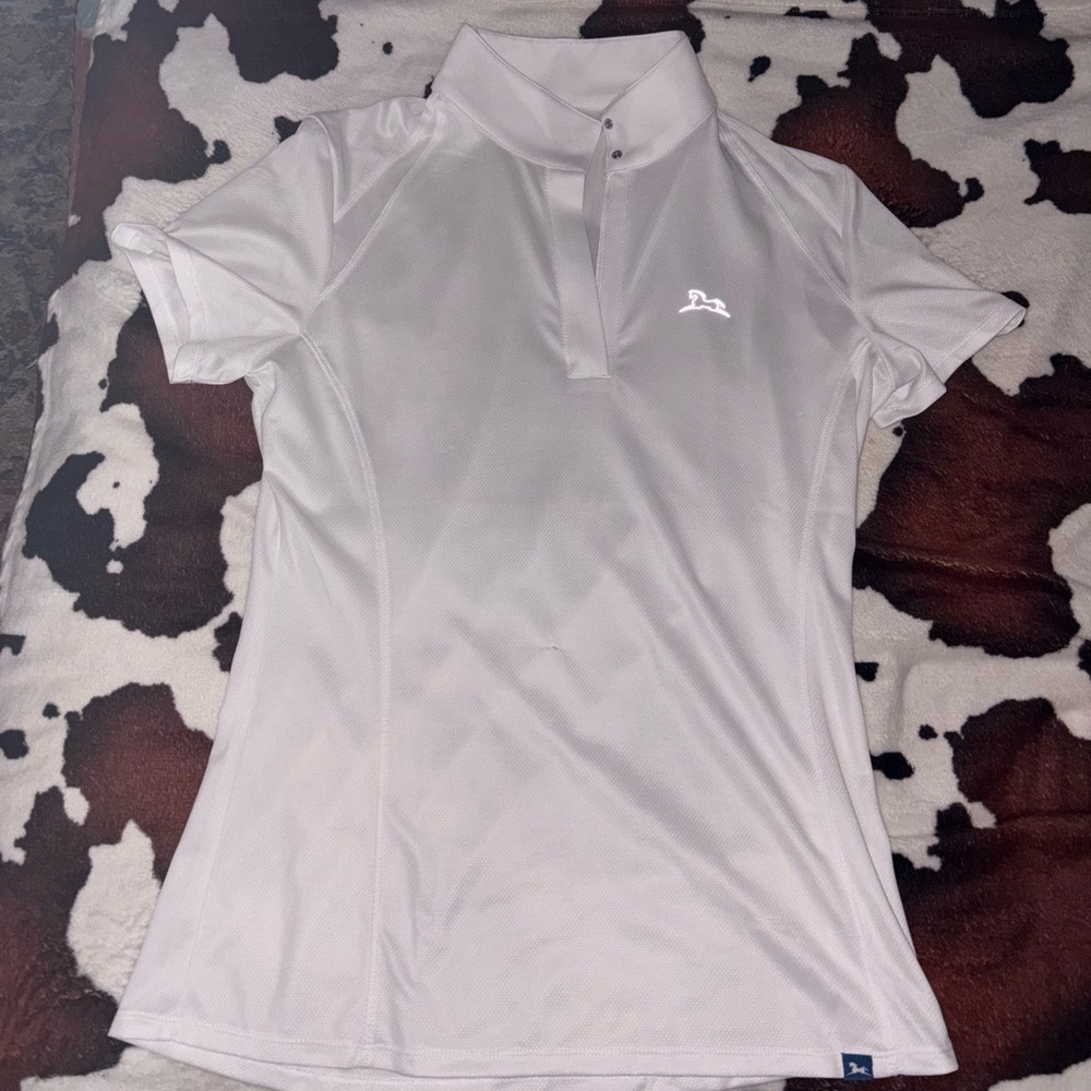 R.J. Classic White Show Top